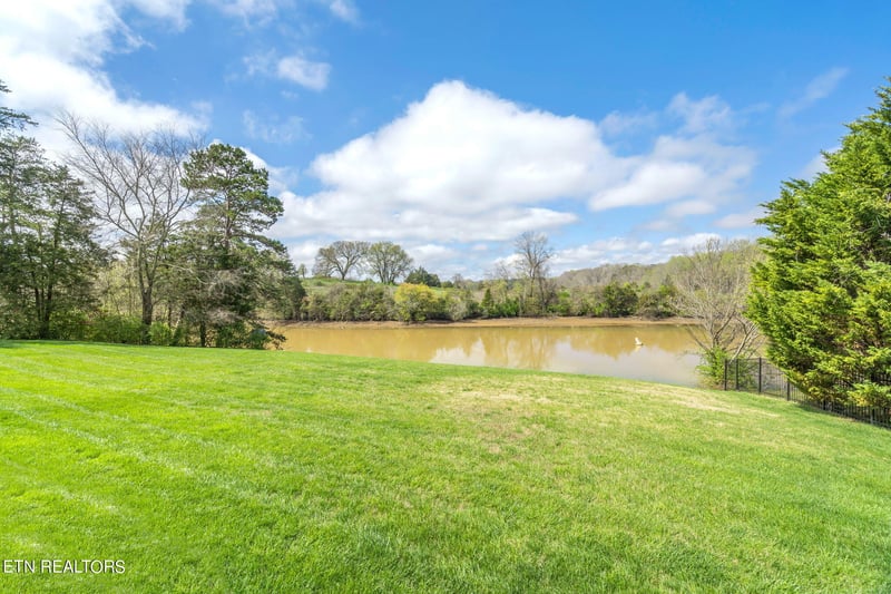 3865 Marina View Ln, Knoxville, TN 37920