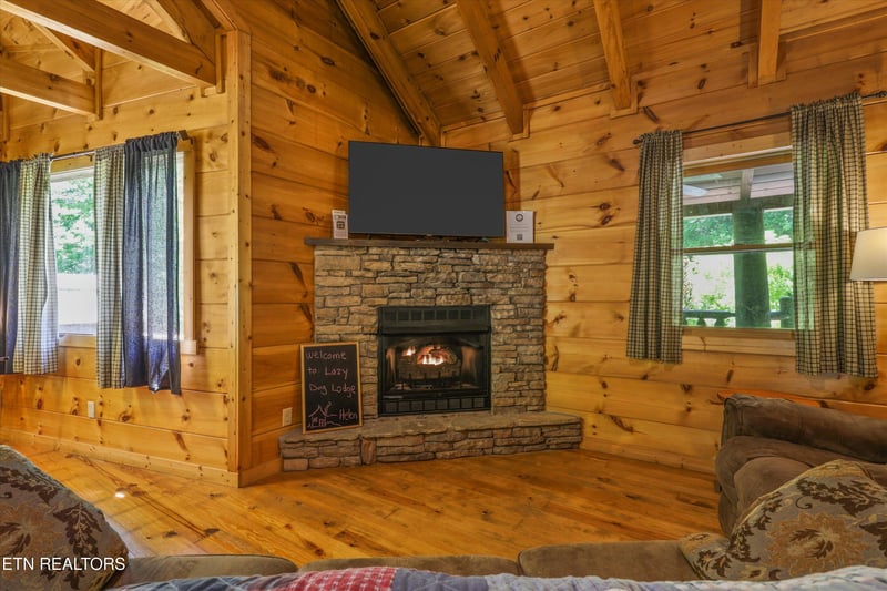 3869 Henry Town Rd, Sevierville, TN 37876
