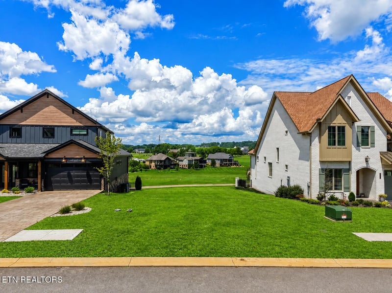 387 Black Bear Cir, Loudon, TN 37774