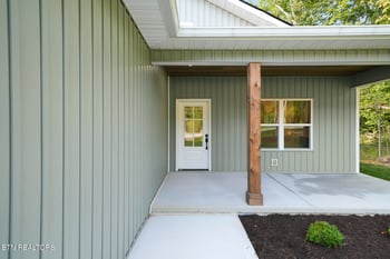 387 Saint George Dr, Crossville, TN 38558