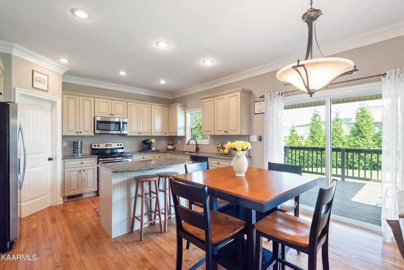 387 Stone Creek Cir, Loudon, TN 37774
