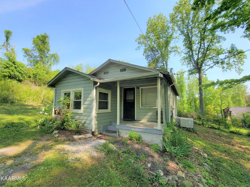 387 Wells Rd, Powell, TN 37849