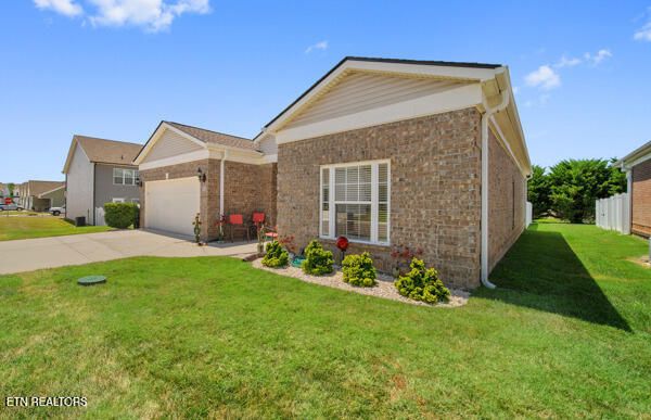 388 Creekside Way, Lenoir City, TN 37771