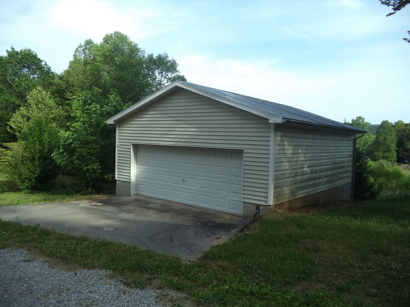 388 Lancer Rd, Harriman, TN 37748