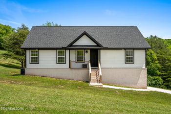 3886 Settlers Tr, Kodak, TN 37764