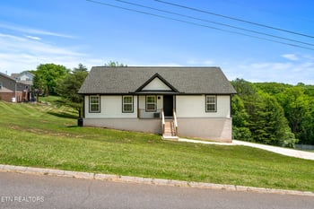 3886 Settlers Tr, Kodak, TN 37764