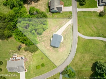 3886 Settlers Tr, Kodak, TN 37764