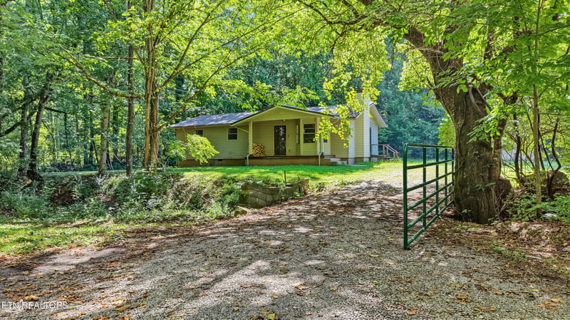 3889 Quarry Rd, Louisville, TN 37777