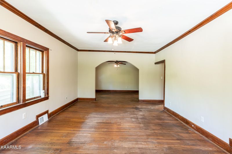 389 Howard Rd, Lafollette, TN 37766