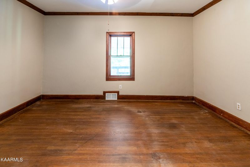 389 Howard Rd, Lafollette, TN 37766