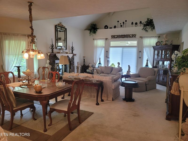389 Maggie Mack Ln, Sevierville, TN 37862