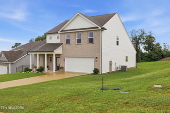 389 Sugar Maple Tr, Lenoir City, TN 37771