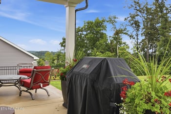 389 Sugar Maple Tr, Lenoir City, TN 37771