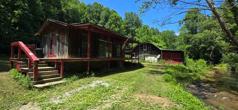 3894 Buffalo Rd, Oneida, TN 37841