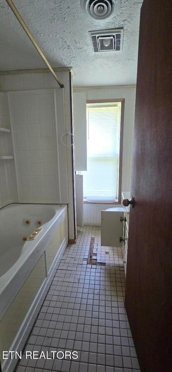 3894 Buffalo Rd, Oneida, TN 37841