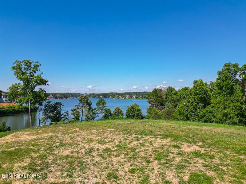 390 Admiral Ct, Lenoir City, TN 37772