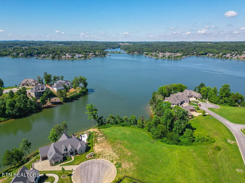 390 Admiral Ct, Lenoir City, TN 37772