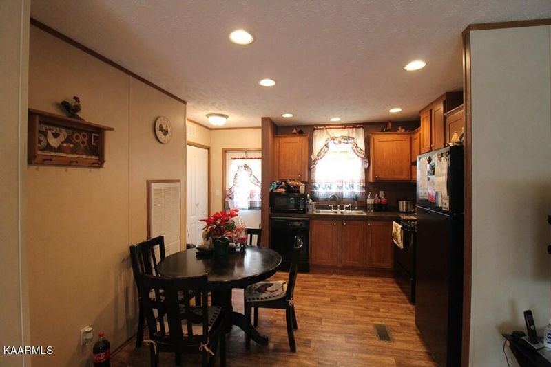 390 Alloway Rd, Grandview, TN 37337
