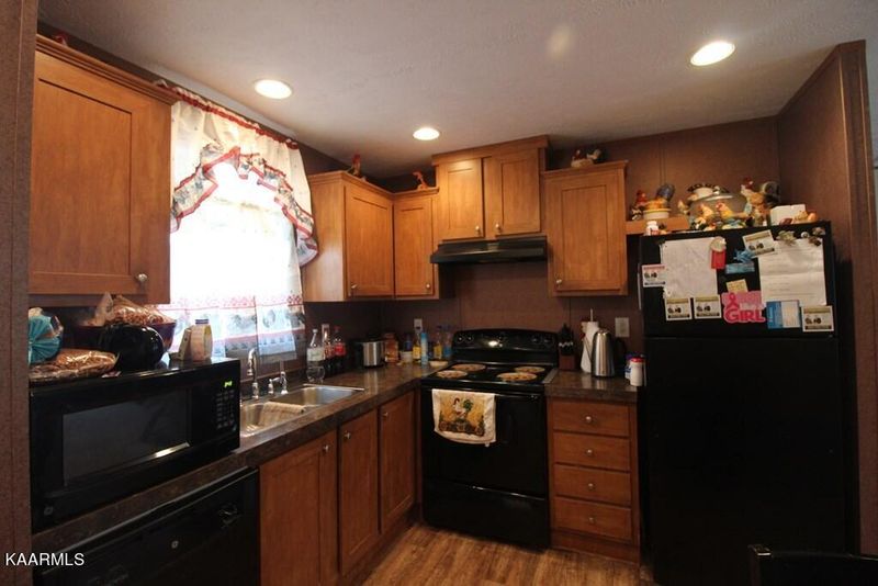 390 Alloway Rd, Grandview, TN 37337