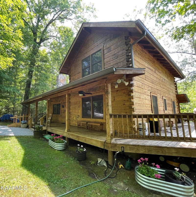 390 Buck Ridge Rd, Oneida, TN 37841