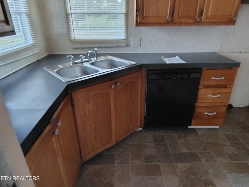 390 County Road 331, Sweetwater, TN 37874