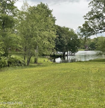 390 Deer Creek Dr, Crossville, TN 38571