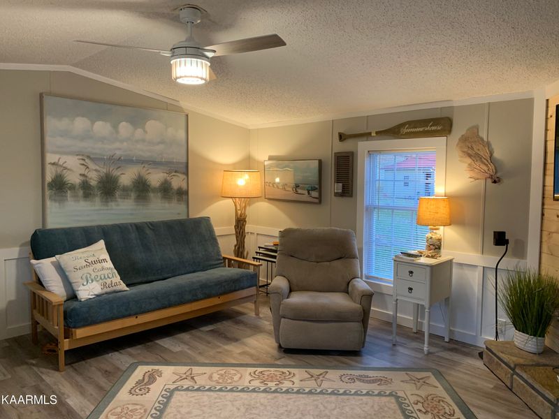 390 E Chapman Rd, Lafollette, TN 37766