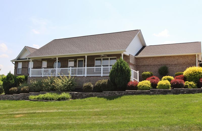 390 S Wingate Dr, Lenoir City, TN 37771
