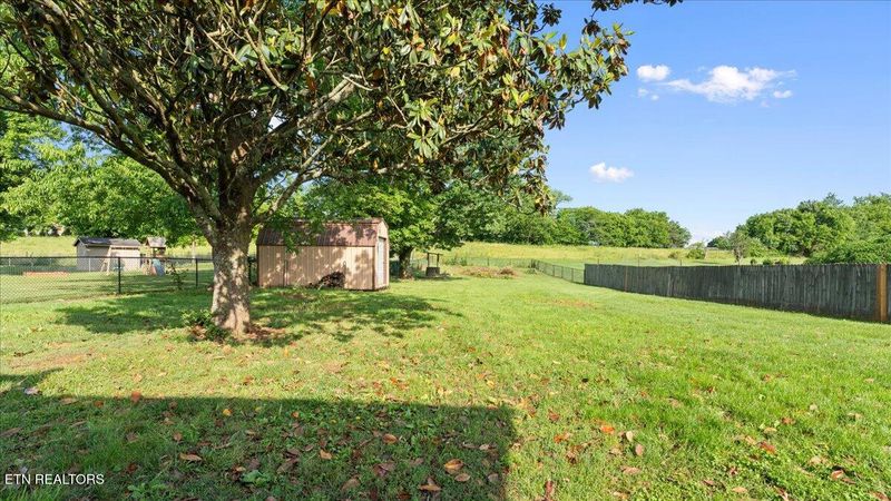 3901 Davis Ford Rd, Maryville, TN 37804