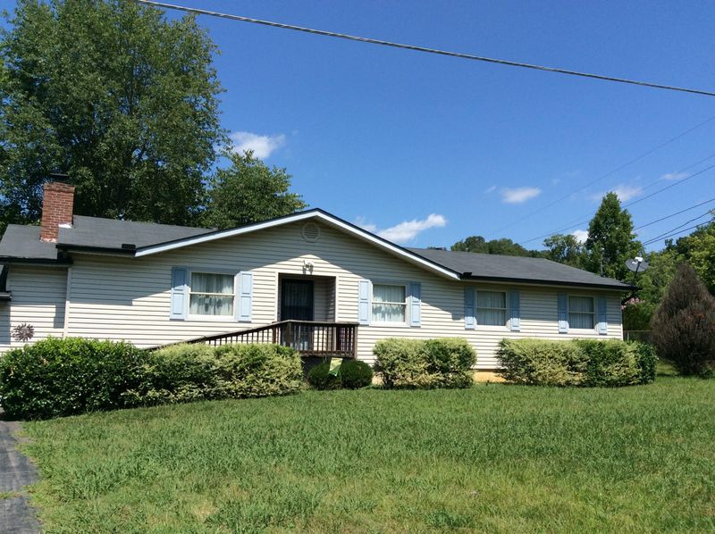 3901 E Raccoon Valley Rd, Powell, TN 37849