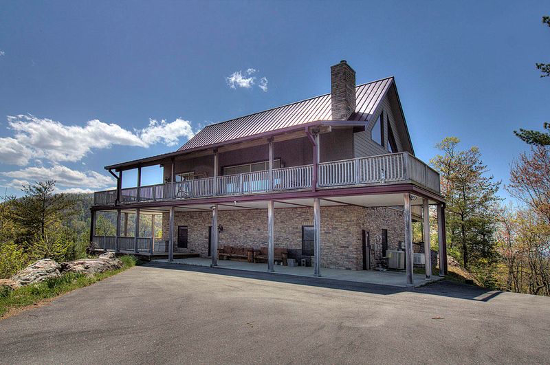 3901 Patriot Ln, Sevierville, TN 37862