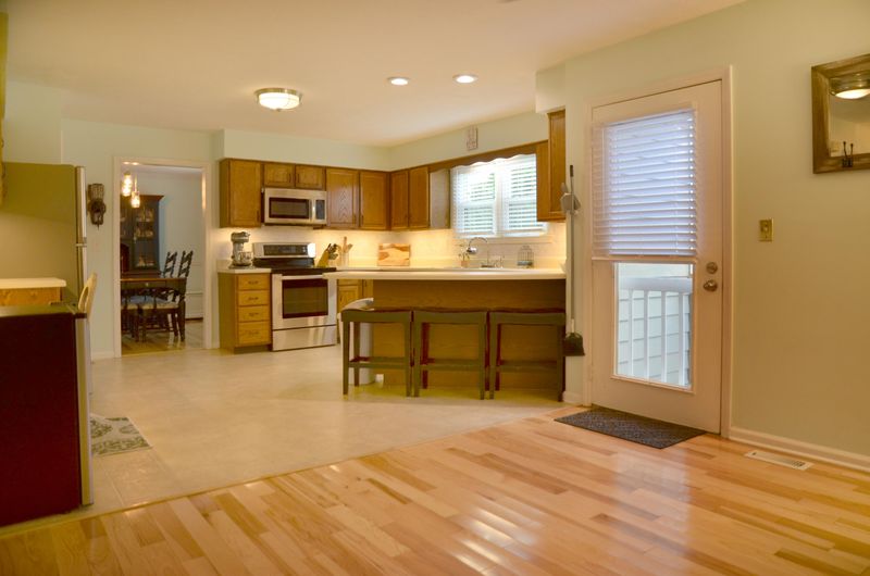 3901 Stonebridge Dr, Powell, TN 37849