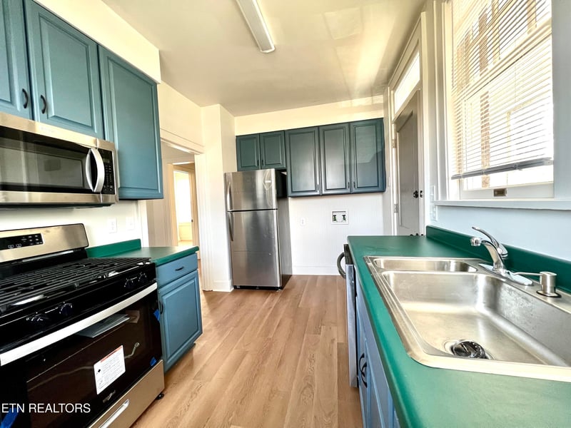 3903 Woodlawn Pike, Knoxville, TN 37920