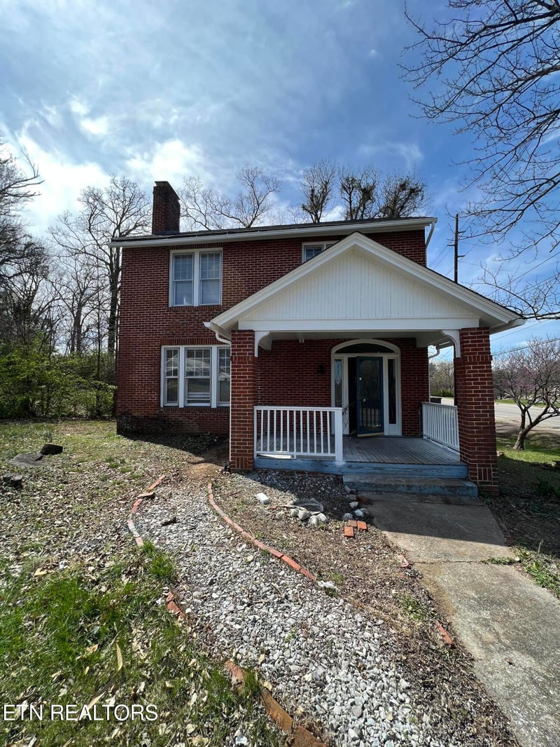 3903 Woodlawn Pike, Knoxville, TN 37920