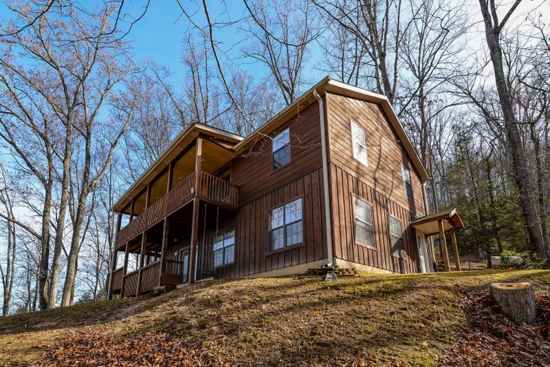3904 Regal Ct, Sevierville, TN 37876