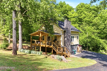3905 Light Pink Rd, Louisville, TN 37777