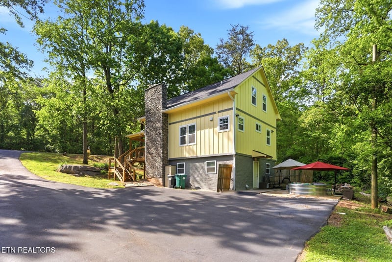 3905 Light Pink Rd, Louisville, TN 37777