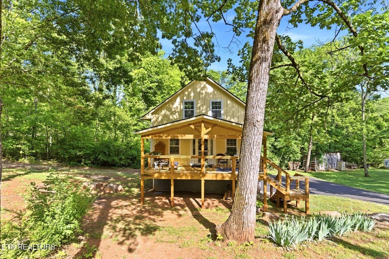 3905 Light Pink Rd, Louisville, TN 37777