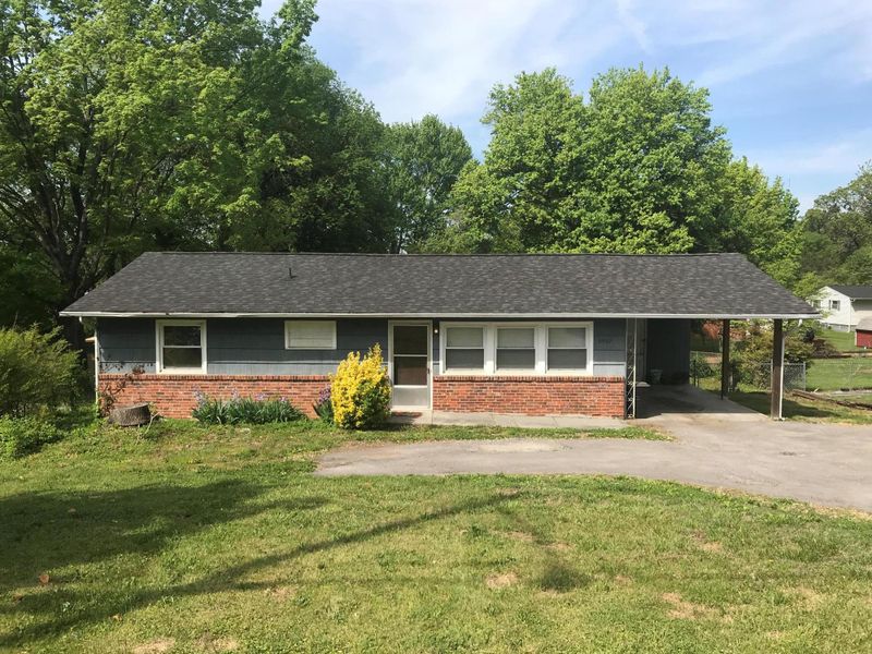 3907 Pleasant Ridge Rd, Knoxville, TN 37912