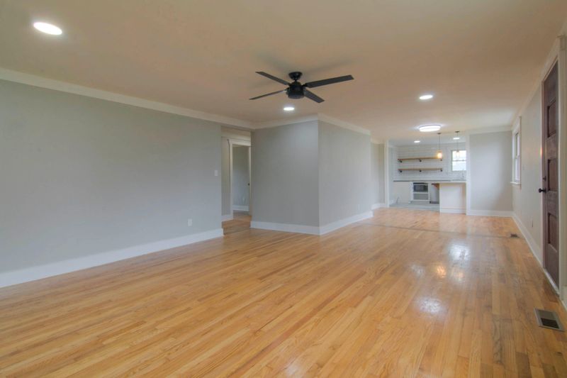 3907 Valley View Dr, Knoxville, TN 37917