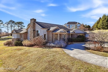 3909 Logans Landing Cir, Louisville, TN 37777