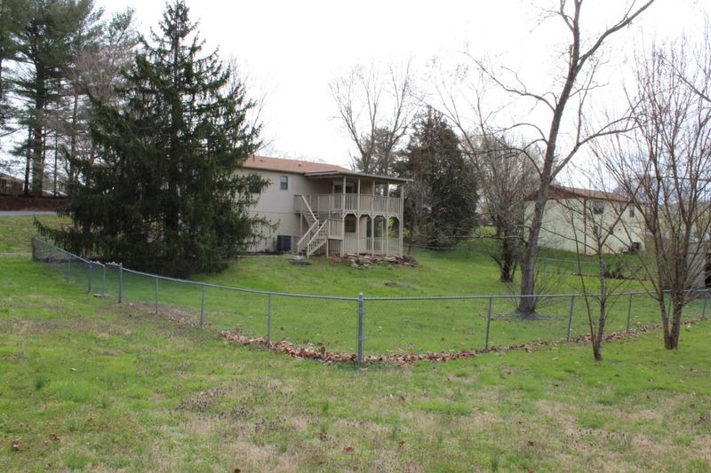 3909 Sullivan Rd, Knoxville, TN 37921