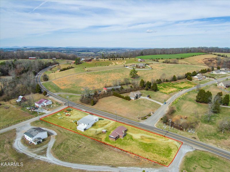 391 Oakland Rd, Sweetwater, TN 37874