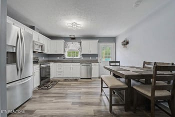 3910 Oakland Dr, Knoxville, TN 37918