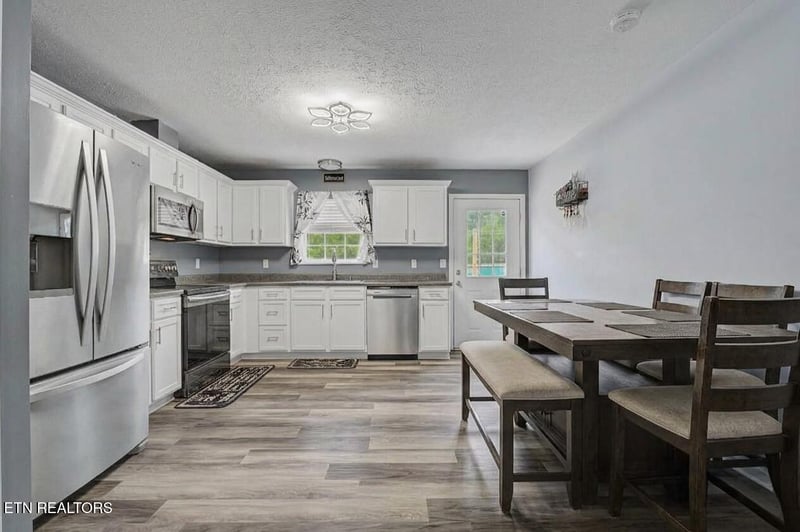 3910 Oakland Dr, Knoxville, TN 37918