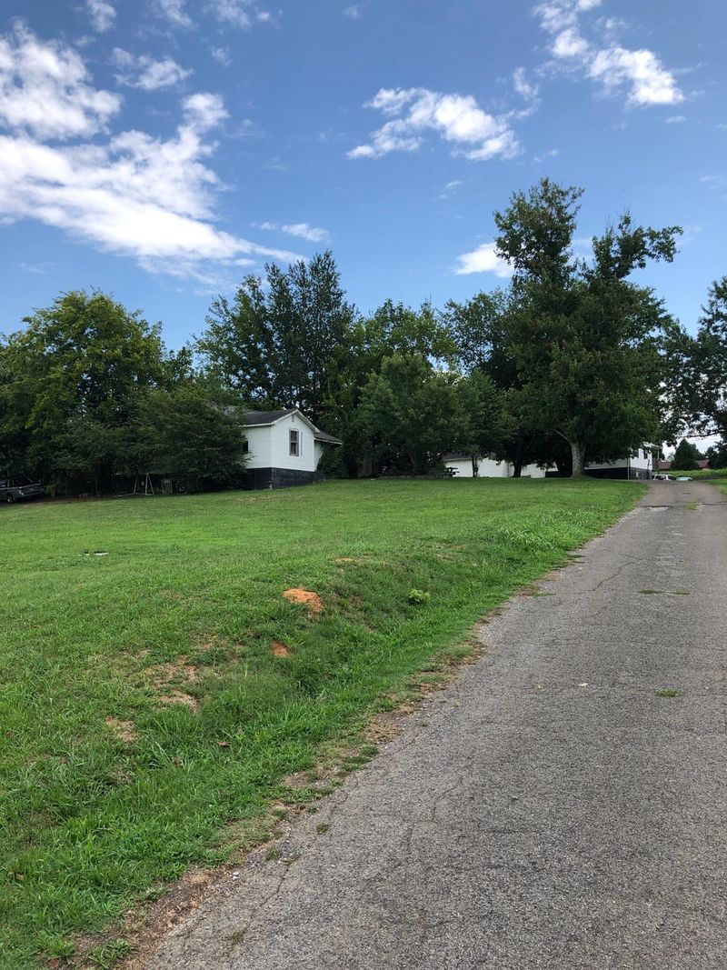 3911 Browder School Rd, Lenoir City, TN 37771