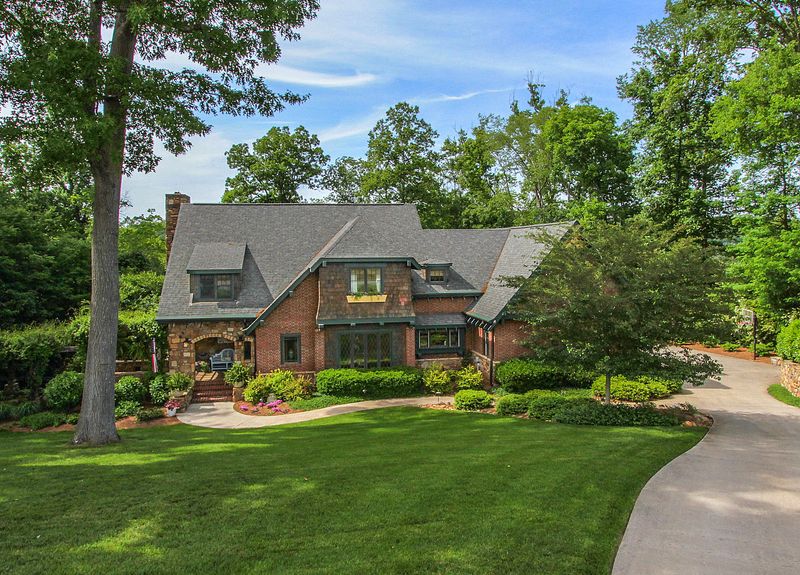 3911 Jackson Bend Dr, Louisville, TN 37777