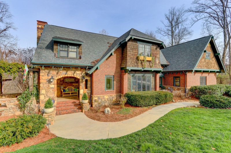 3911 Jackson Bend Dr, Louisville, TN 37777