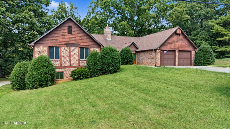 3911 Riverview Dr, Maryville, TN 37804