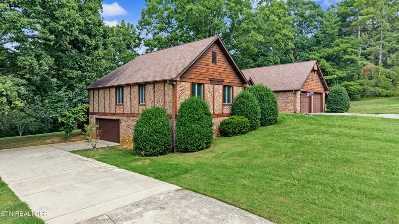 3911 Riverview Dr, Maryville, TN 37804